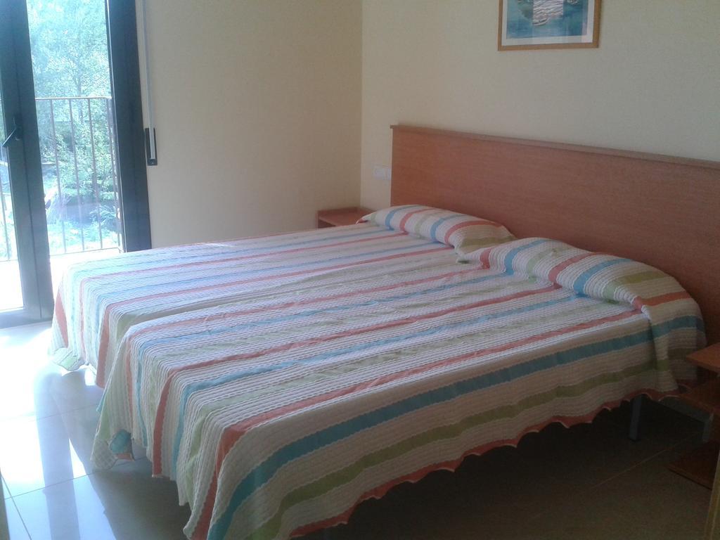 Apartamentos Fonda Finet Sant Felíu de Pallarols Pokój zdjęcie